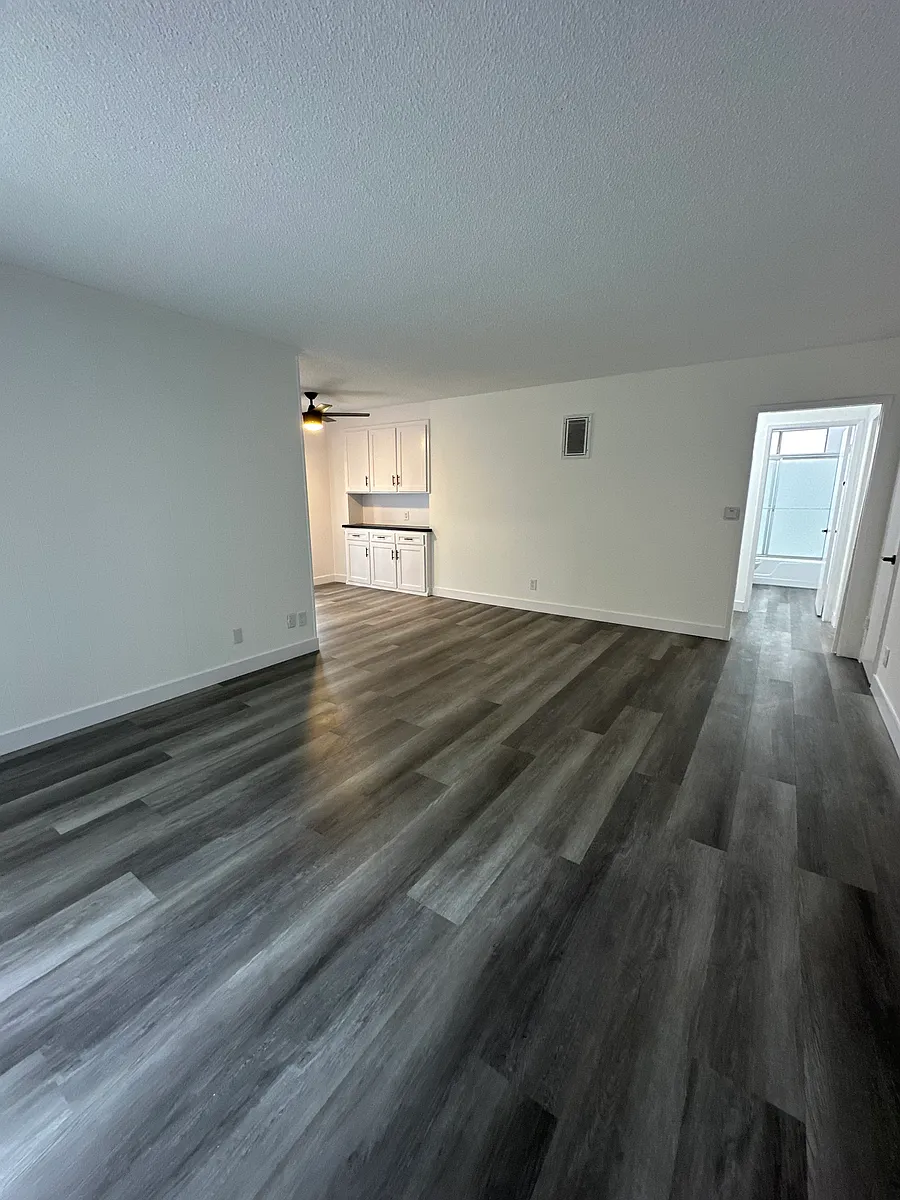 Building Photo - 3527 Mentone Ave #1