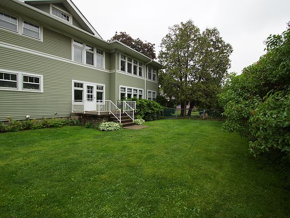 2nd image of 2523 Leclaire St