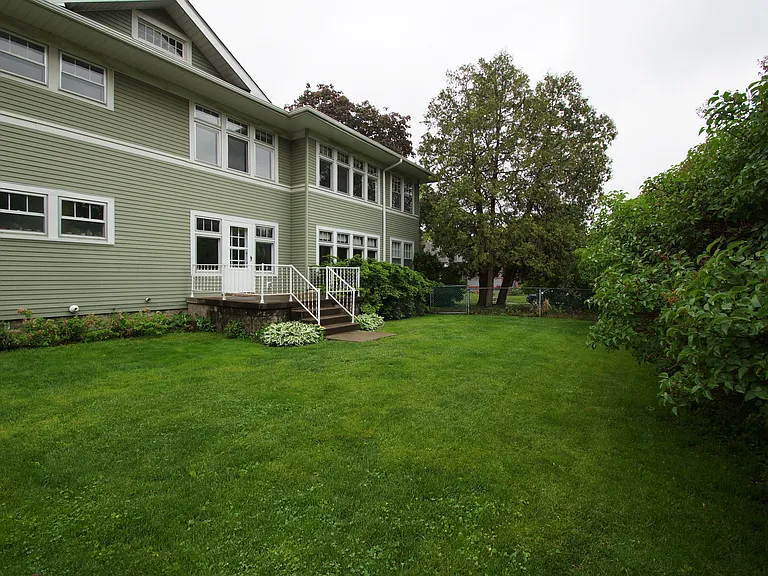 2523 Leclaire St — Photo 2