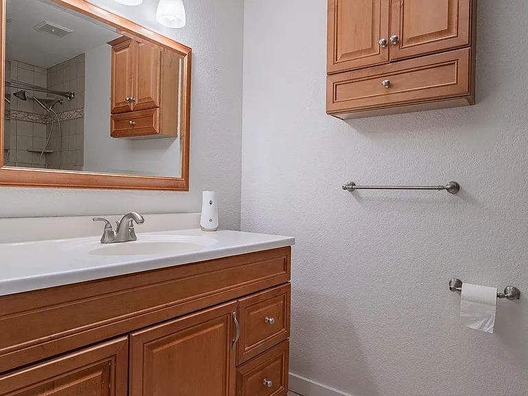 3840 Oxford Loop SE — Photo 10
