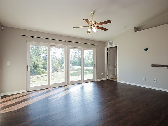 4th image of 3219 42nd St W