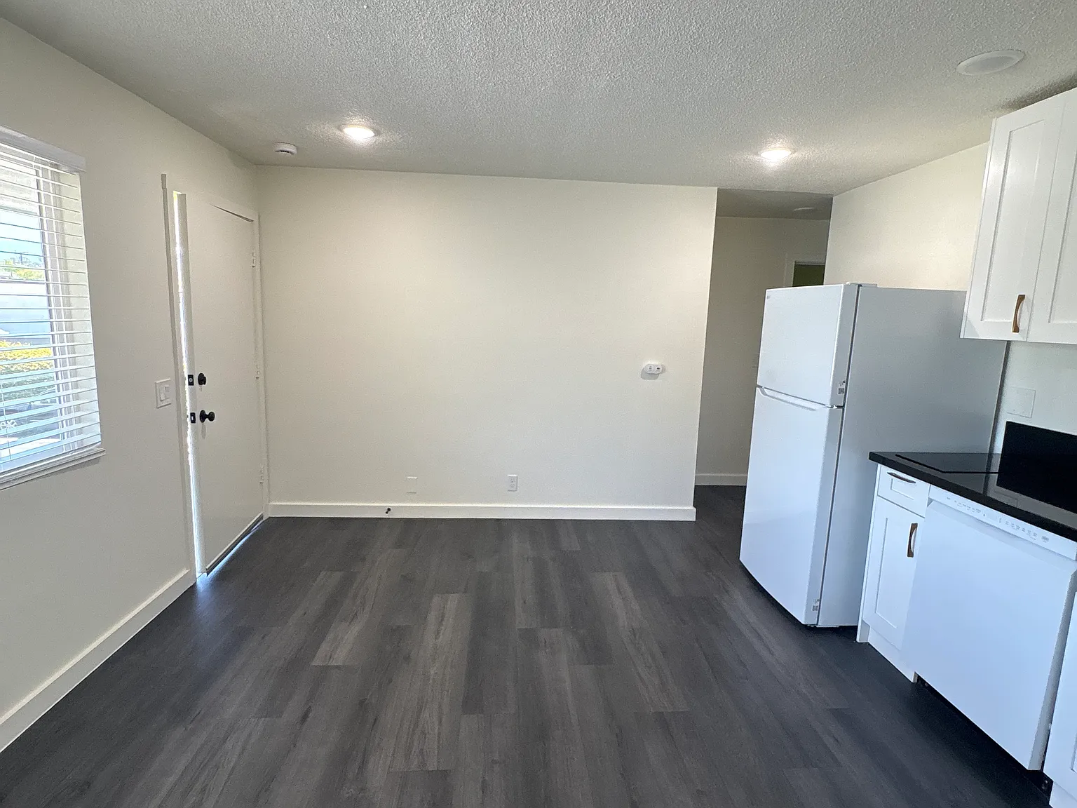 2 bed, $3,950 — Photo 4