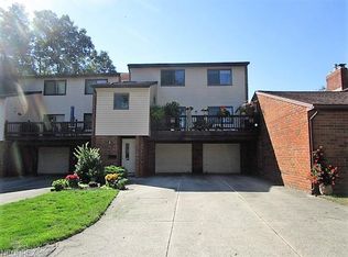 402 Rockys Rd, Akron, OH 44319