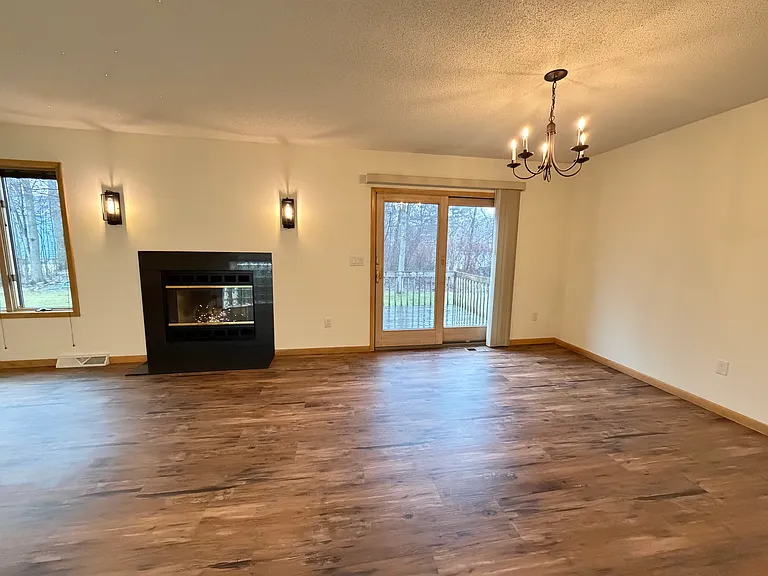 4553 Abbott Rd — Photo 4