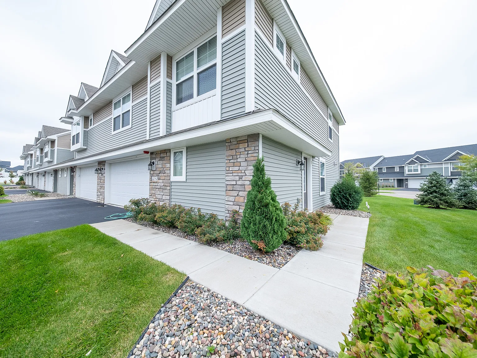 143rd Court East, Rosemount (1252) AB JS - 1 — Photo 2