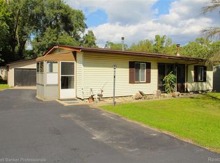 10593 Nine Mile Rd, Whitmore Lake, MI 48189