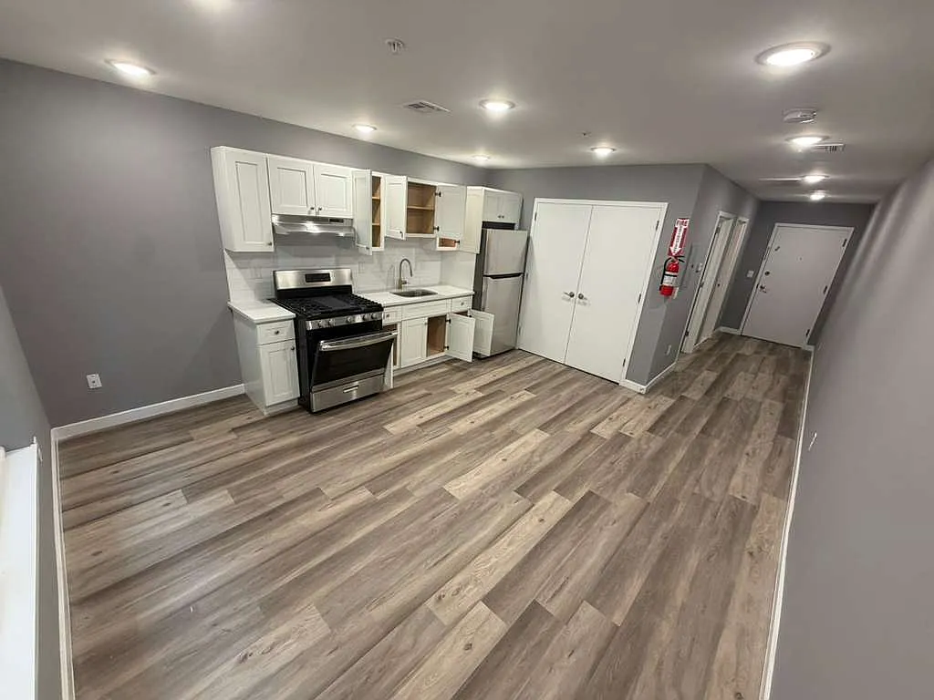 Building Photo - 159 12th Ave #202