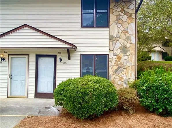 1031 Rock Knoll Ct, Winston Salem, NC 27107