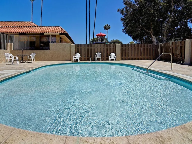 Wading pool