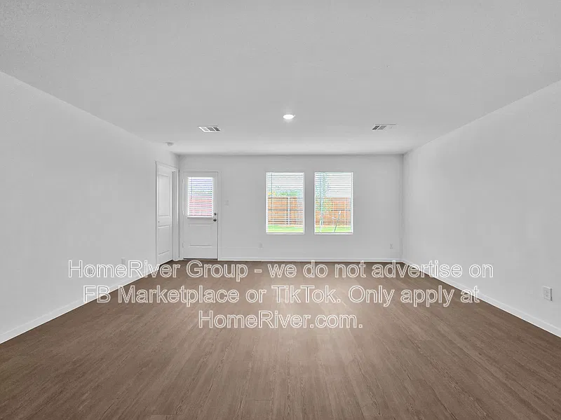 4 bed, 2.0 bath, 1720 sqft, $2,175 — Photo 2