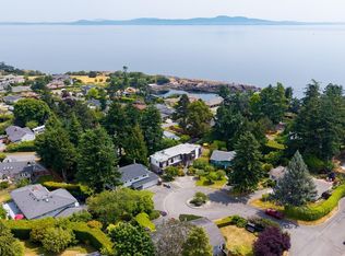 2059 Saltair Pl, Saanich, BC V8N4S4