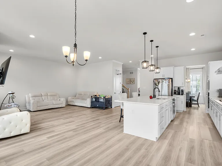 155 Lotus Ln — Photo 23