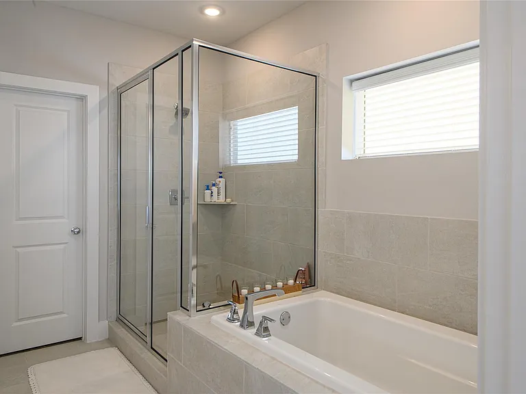 1274 N Post Oak Rd #B — Photo 14