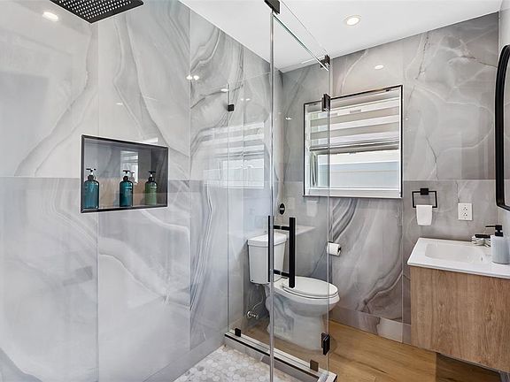 5th image of 220 Codrington Dr #0