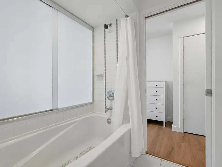 969 Richards St #1402 — Photo 16