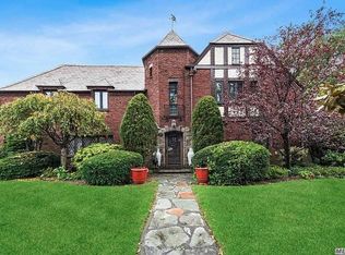 169 Stewart Ave, Garden City, NY 11530