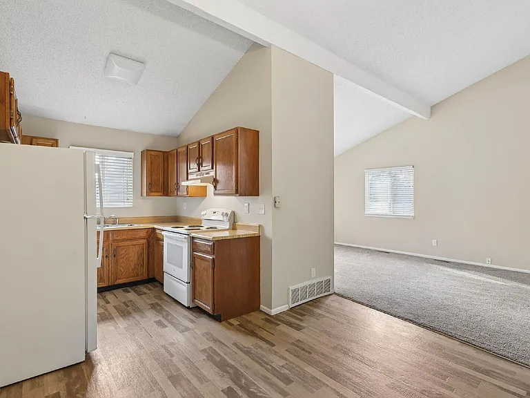 2390 Middleton Ct — Photo 9