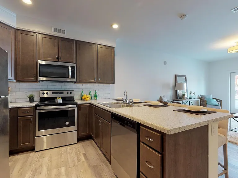 1001 Russell Blvd — Photo 6