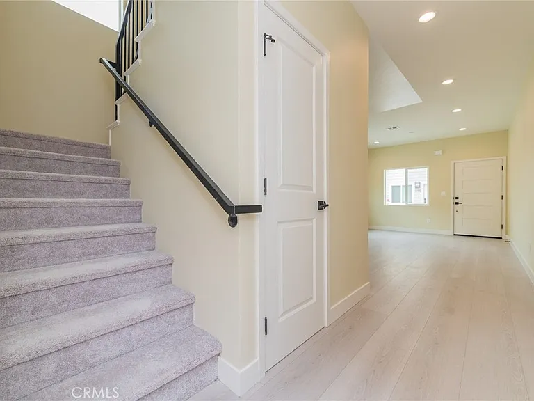 642 W Grand Ave — Photo 9
