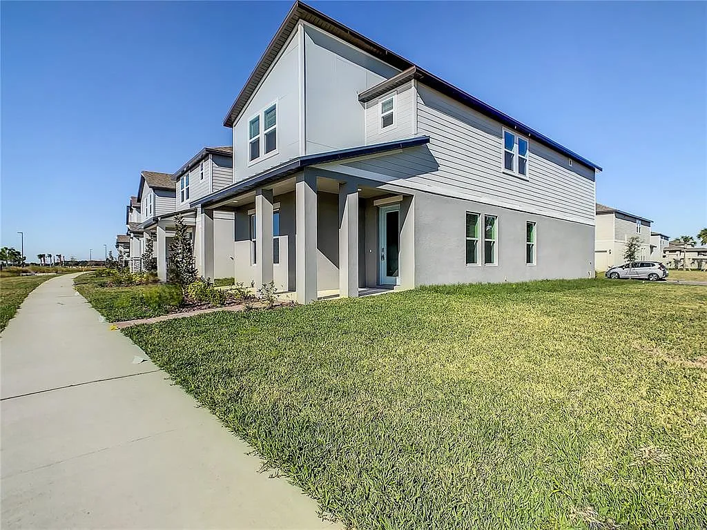 4 bed, 2.5 bath, 2011 sqft, $2,400 — Photo 4
