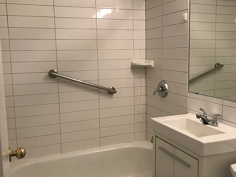 1906 Nelson St #704 — Photo 4