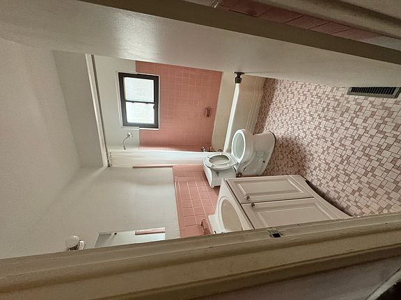 4th image of 16840 Greenfield Rd APT 1