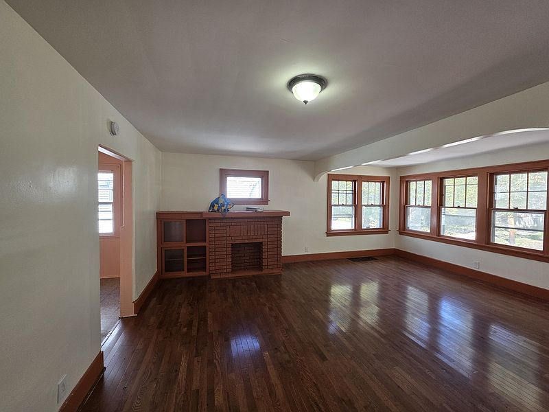 1st image of 549 Lisbon Ave Floor 1