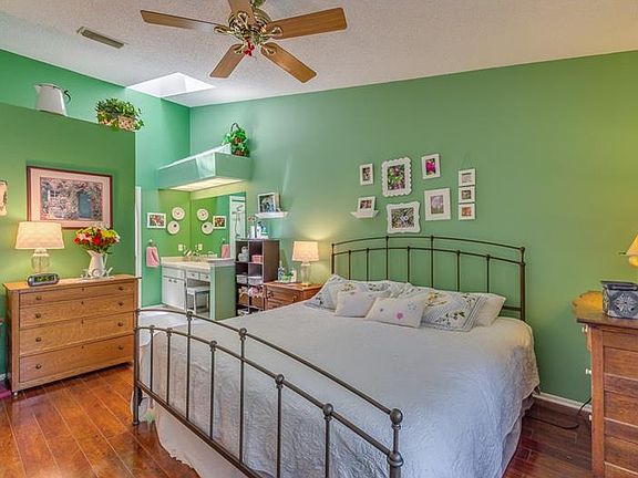 3rd image of 2450 Balboa Ct