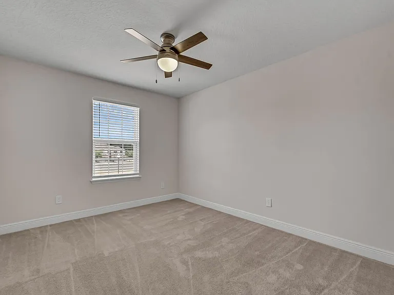 569 Bethesda Ct — Photo 13