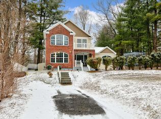 6419 Zorn Rd, Albany, NY 12203