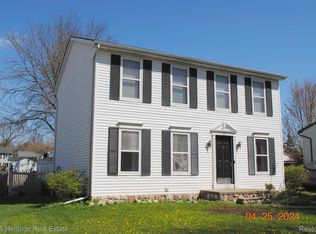 831 Meadowlark Ln, Howell, MI 48843