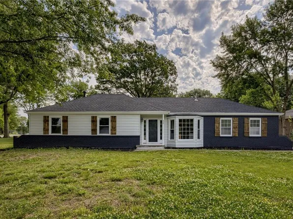 420 SW Stratford Rd, Lees Summit, MO 64081