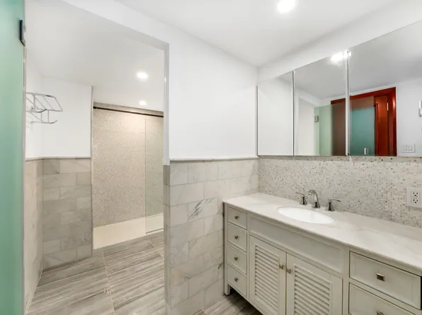 150 East 61st Street image 7 of 8