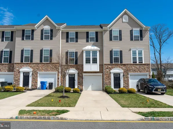 102 Benford Ln, Edgewater Park, NJ 08010