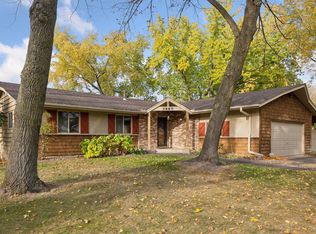 3960 Hunters Hill Way, Minnetonka, MN 55345