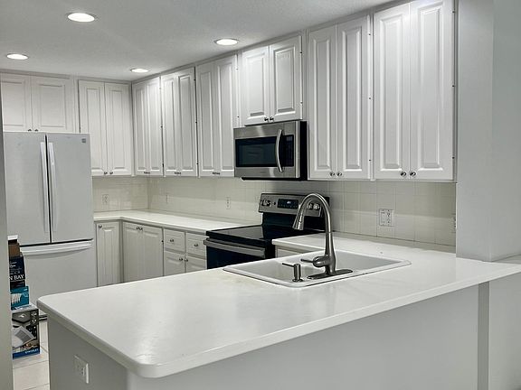 4th image of 1585 Jeaga Dr