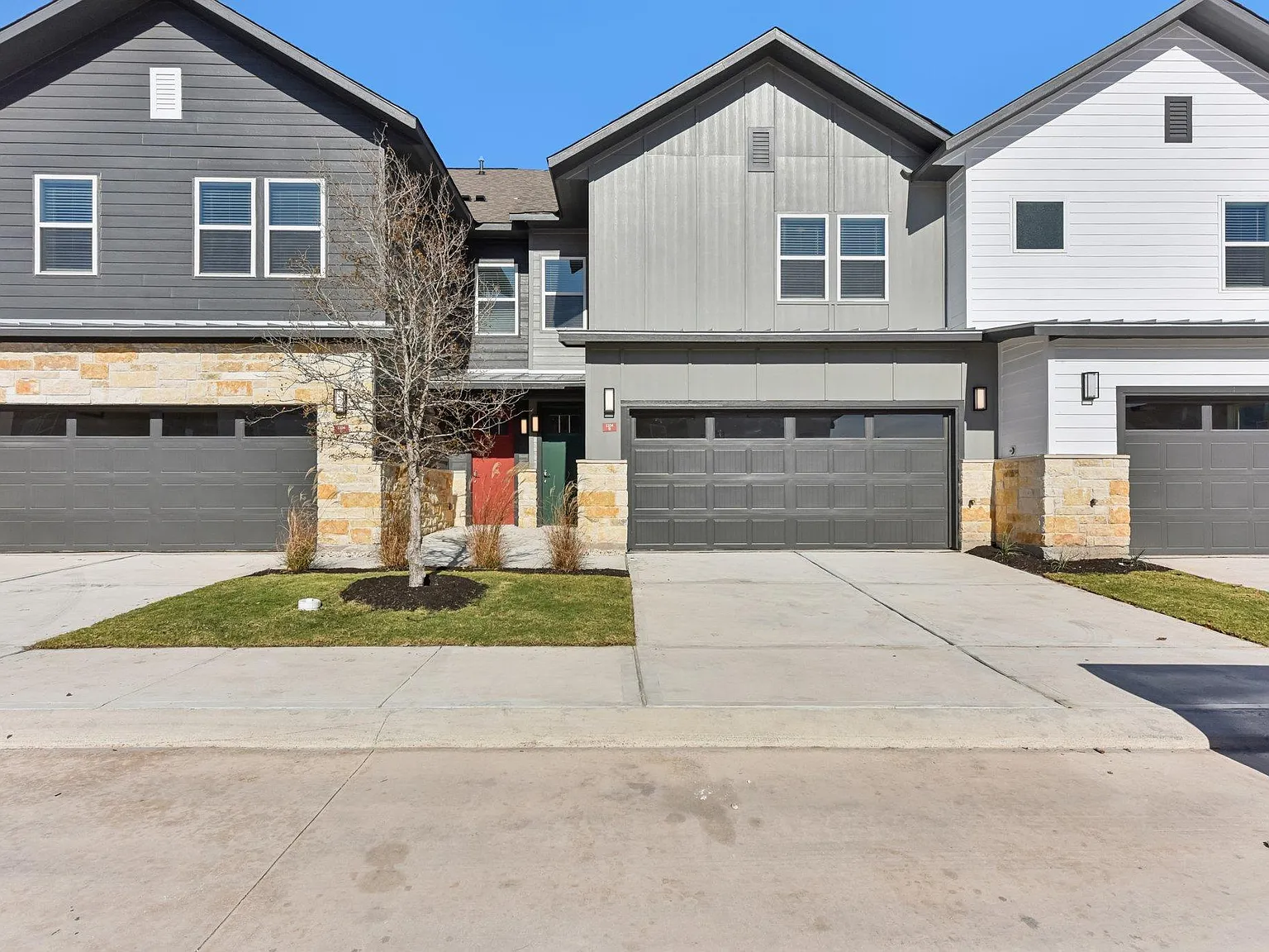 3 bed, 2.5 bath, 1488 sqft, $2,395 — Photo 3