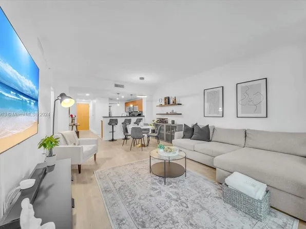253 NE 2nd St APT 1806, Miami, FL 33132