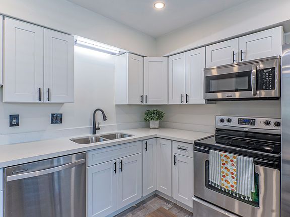 4th image of 1133 S Farmer Ave #1