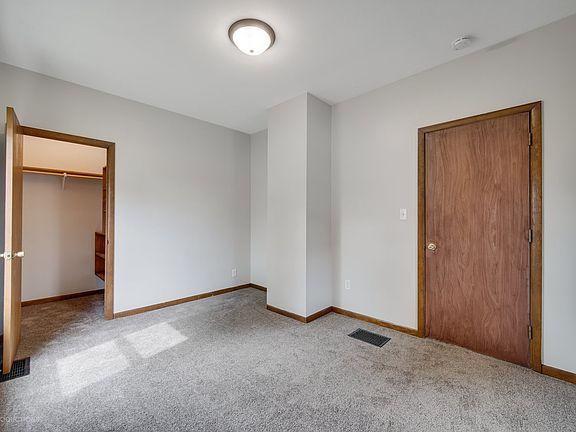 5th image of 170 W Elm St