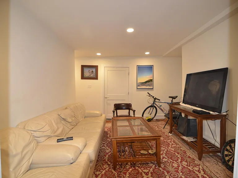 1072 Thomas Jefferson St NW #100 — Photo 14