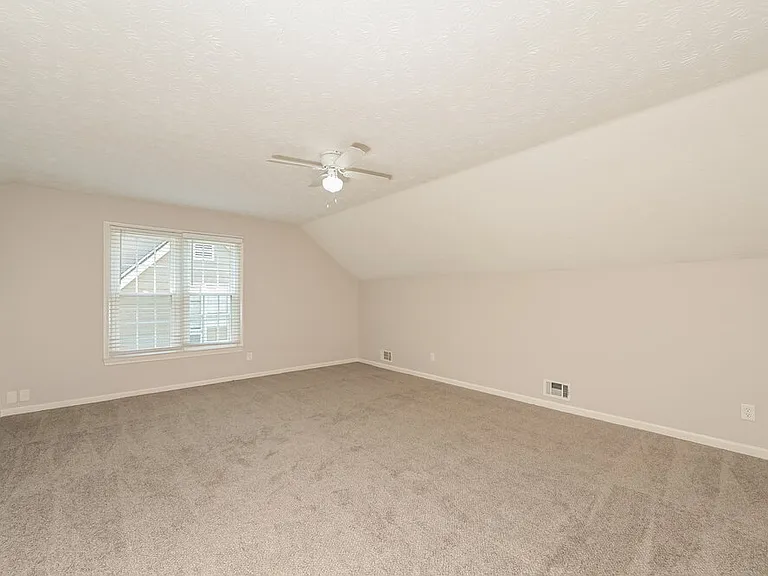 1070 Hunters Creek Ct — Photo 15
