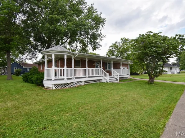 411 S Walnut St, Mount Olive, IL 62069