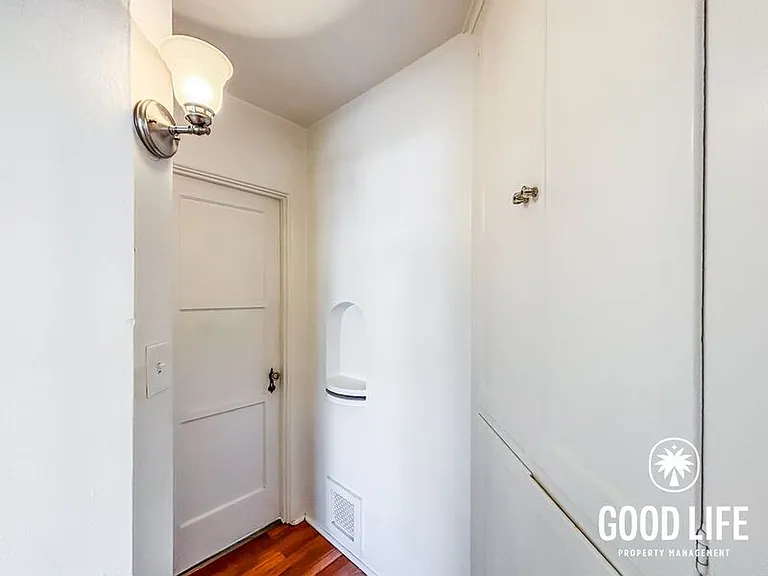 4453 48th St — Photo 10