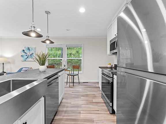 4th image of 569 Ridge Crest Ln