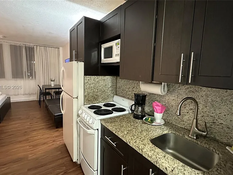 19201 Collins Ave #1029 — Photo 7
