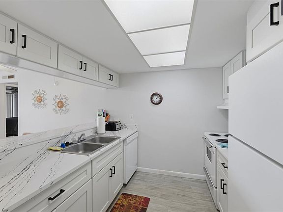 5th image of 12760 Indian Rocks Rd APT 1082