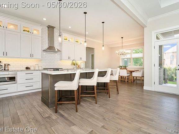 3rd image of 60553 Pennington Way