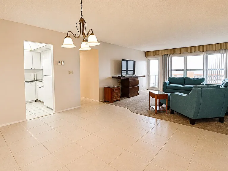 401 N Ocean Blvd #1704 — Photo 8