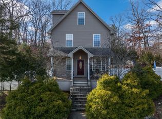 594 River Rd, Lincoln, RI 02865